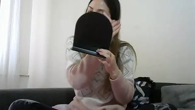 Snapshot of Erii18 chatting on 3, 2, 2026 Erii18 online show from 3, 2, 2026