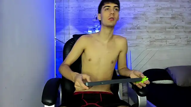 Emir Ozan  online show from 30, 11, 2025