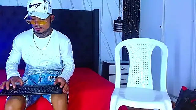 Hot Latino x online show from 5, 12, 2025