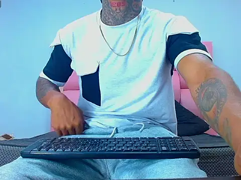 Hot Latino x online show from 23, 2, 2026