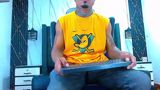 Hot Latino x online show from 19, 2, 2026