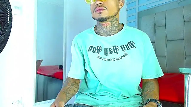 Hot Latino x online show from 8, 4, 2026