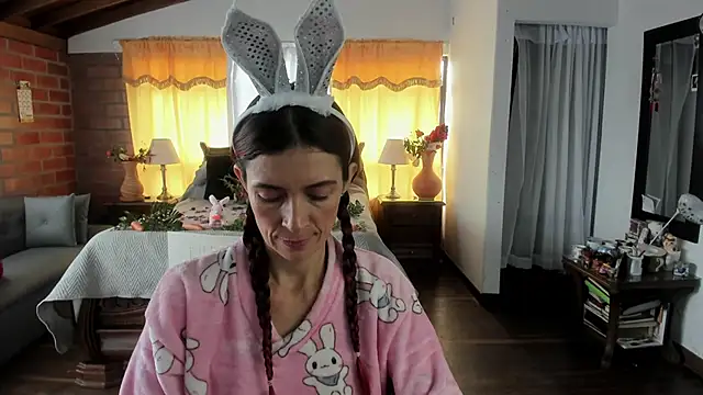 Charlotte-Willson online show from 2, 4, 2026