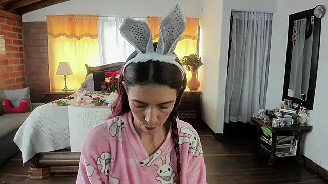 Charlotte-Willson online show from 6, 4, 2026