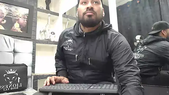 Liam hairy online show from 29, 11, 2025