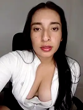 kira-stormm online show from 12, 4, 2026