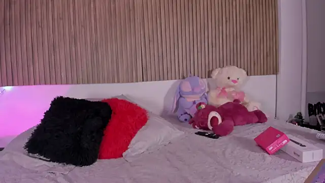 Hayley-Fox online show from 4, 3, 2026