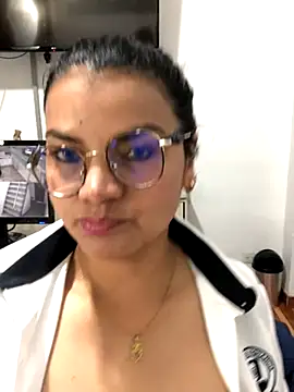 Snapshot of Rosa_Vidal_ chatting on 24, 11, 2025 Rosa Vidal online show from 24, 11, 2025