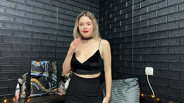 X RisingStar X online show from 3, 12, 2025