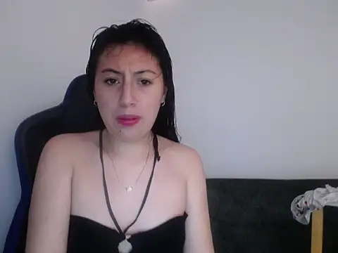 Snapshot of luisa_homes chatting on 21, 12, 2025 luisa homes online show from 21, 12, 2025