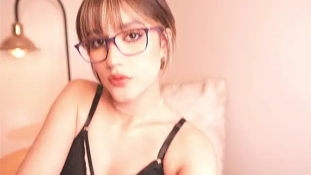 Mackenzie Lia online show from 18, 2, 2026