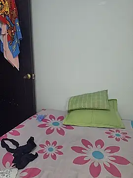 mila curvy online show from 19, 12, 2025