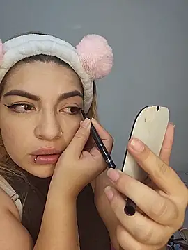 mila curvy online show from 15, 12, 2025