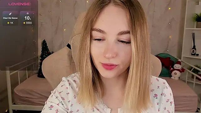 Shy Polly online show from 15, 12, 2025