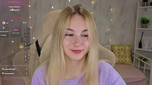 Snapshot of Shy_Polly chatting on 13, 7, 2026 Shy Polly online show from 13, 7, 2026