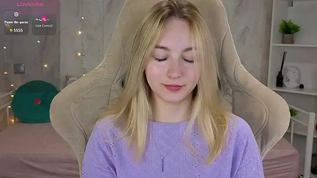 Snapshot of Shy_Polly chatting on 19, 7, 2026 Shy Polly online show from 19, 7, 2026