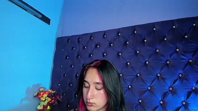 CharlotteStuart online show from 9, 4, 2026