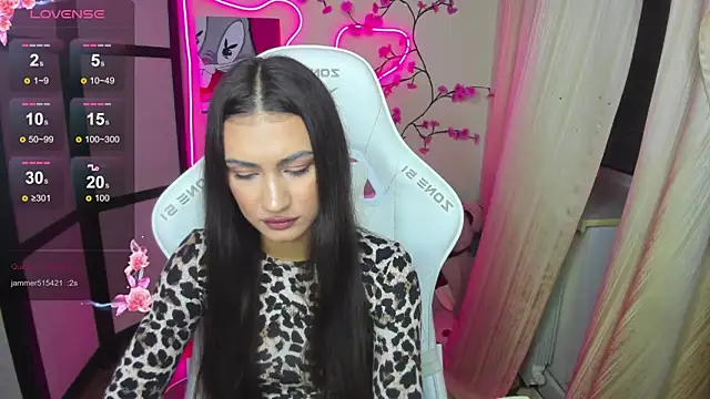 AdeleLuu online show from 24, 11, 2025