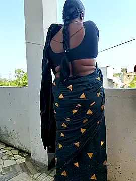 Desicouple1706 online show from 13, 4, 2026