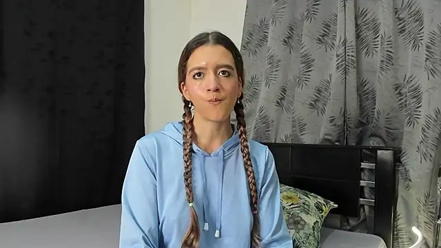 Violeta Gracee online show from 29, 3, 2026