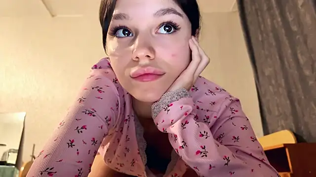 StacieGregoreski online show from 22, 11, 2025