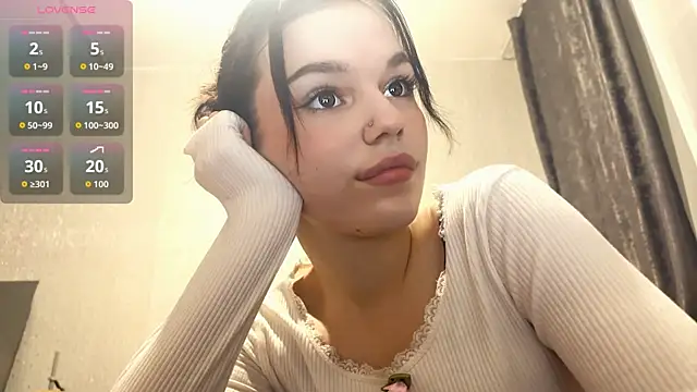 StacieGregoreski online show from 28, 11, 2025