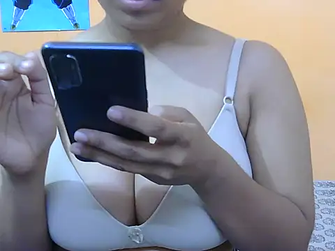 Honey Baby1 online show from 19, 3, 2026