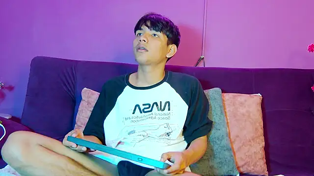 Liam Sinclair online show from 9, 2, 2026