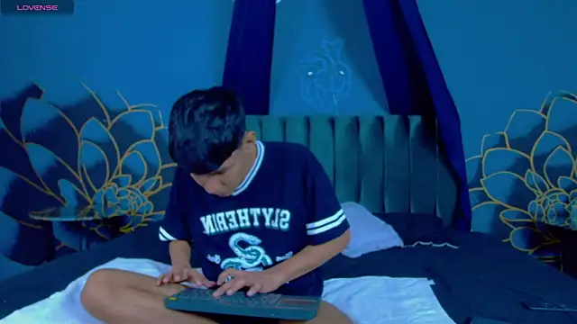 Liam Sinclair online show from 5, 12, 2025