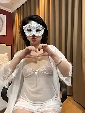 Snapshot of Queen-of-Love chatting on 5, 12, 2025 Queen-of-Love online show from 5, 12, 2025