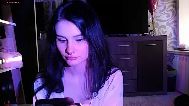 Moon raven online show from 8, 4, 2026