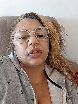 Halanamorena online show from 26, 11, 2025