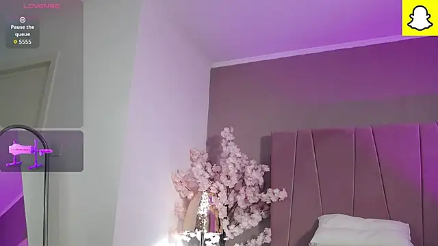 Snapshot of DeniseSun chatting on 4, 2, 2026 DeniseSun online show from 4, 2, 2026