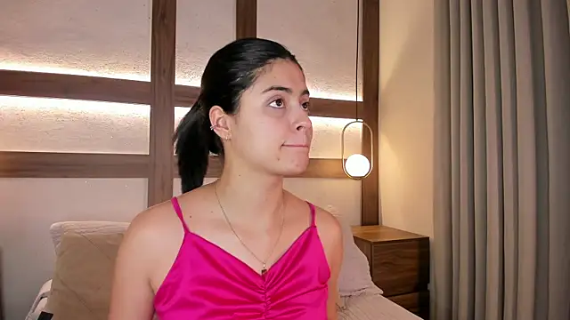 SarhaVega online show from 4, 4, 2026