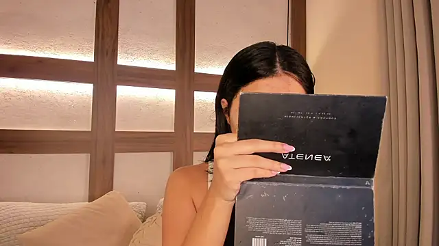 SarhaVega online show from 13, 4, 2026