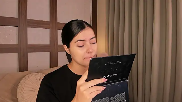 SarhaVega online show from 7, 3, 2026