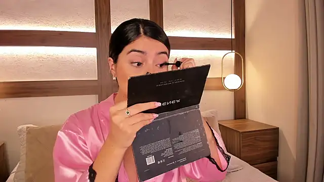 SarhaVega online show from 12, 4, 2026