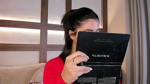 SarhaVega online show from 10, 4, 2026