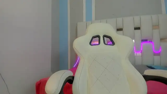 Snapshot of mask_red_girl chatting on 13, 2, 2026 mask red girl online show from 13, 2, 2026