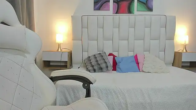 mask red girl online show from 20, 3, 2026