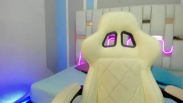 Snapshot of mask_red_girl chatting on 7, 2, 2026 mask red girl online show from 7, 2, 2026