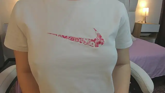 mask red girl online show from 10, 3, 2026