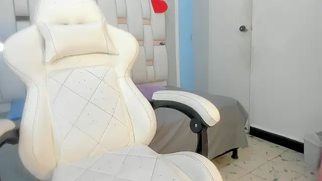 Snapshot of mask_red_girl chatting on 18, 2, 2026 mask red girl online show from 18, 2, 2026