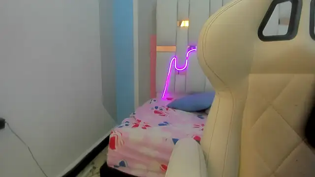 Snapshot of mask_red_girl chatting on 10, 2, 2026 mask red girl online show from 10, 2, 2026