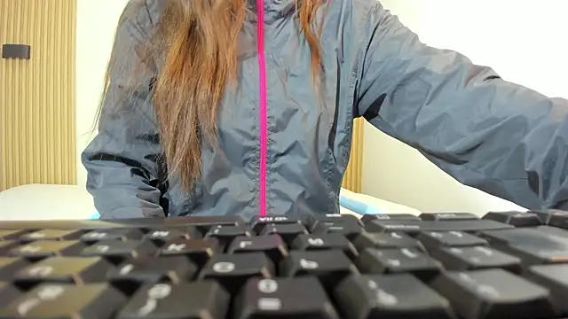 Snapshot of Izelevans chatting on 7, 2, 2026 Izelevans online show from 7, 2, 2026