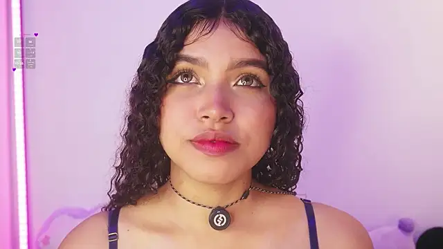 EloiseSweetxx online show from 11, 4, 2026