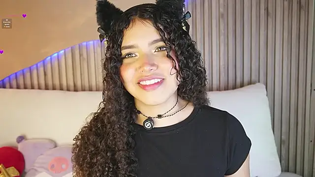 Snapshot of EloiseSweetxx chatting on 1, 3, 2026 EloiseSweetxx online show from 1, 3, 2026