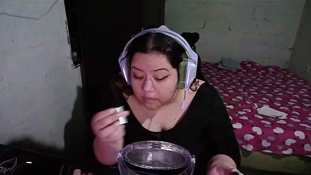 Snapshot of OppaichanUwU chatting on 2, 12, 2025 OppaichanUwU online show from 2, 12, 2025