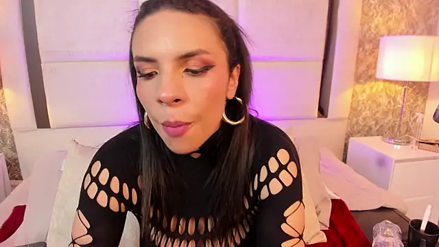 Viiolet Stone online show from 13, 1, 2026