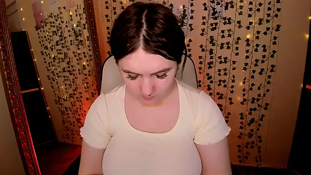 lovelyy julia online show from 5, 3, 2026